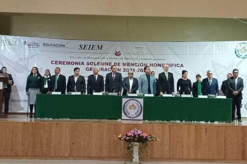Apadrina Ricardo Moreno a estudientes de excelencia del Edomex